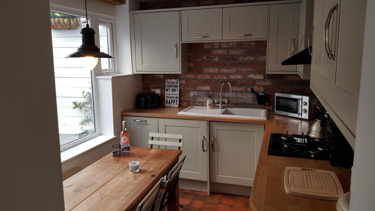 The Hideaway Villa Whitby Esterno foto