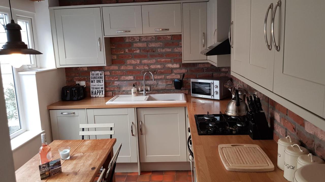 The Hideaway Villa Whitby Esterno foto
