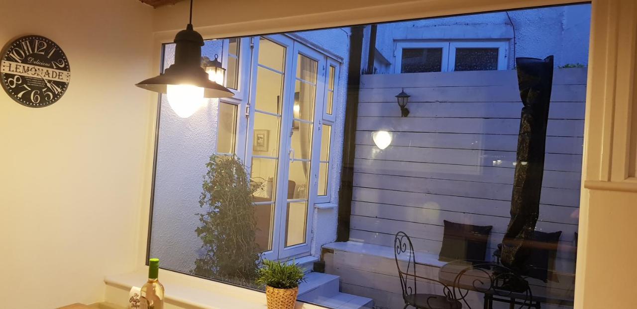 The Hideaway Villa Whitby Esterno foto