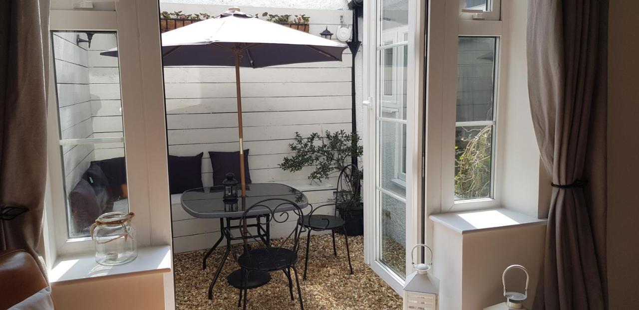 The Hideaway Villa Whitby Esterno foto