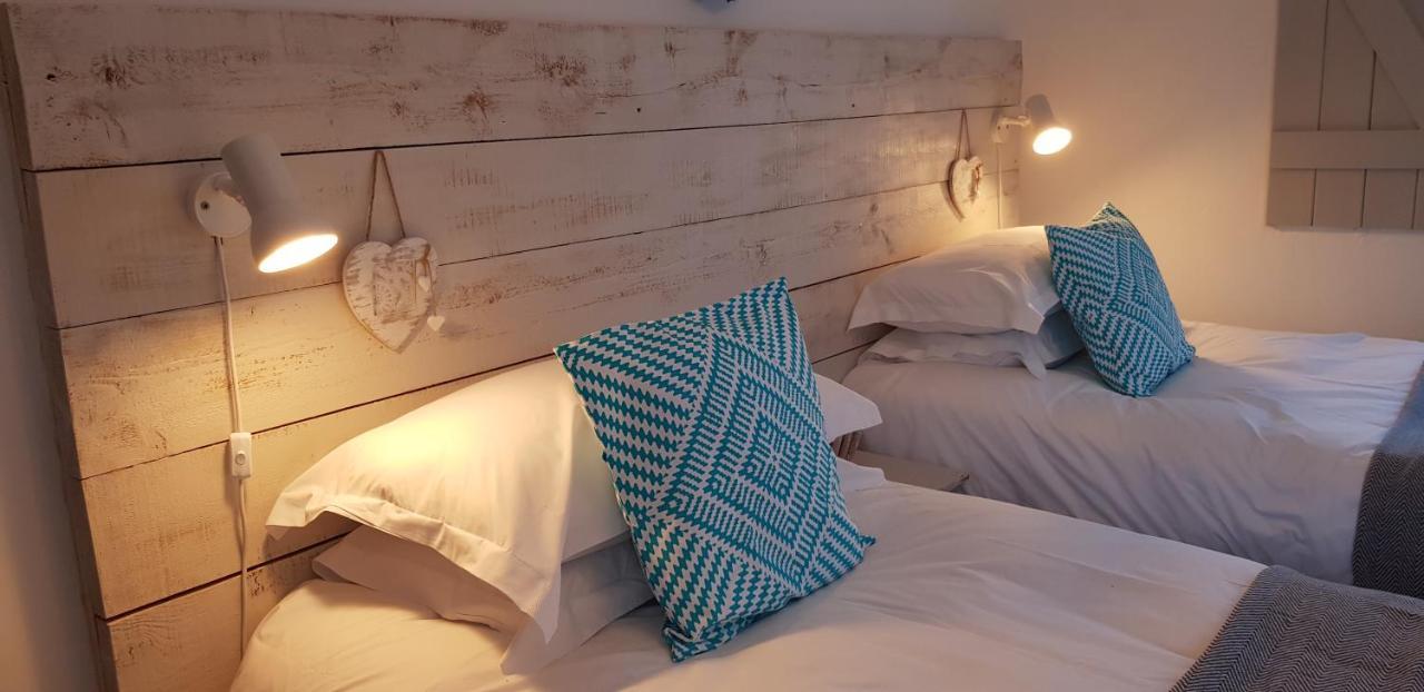 The Hideaway Villa Whitby Esterno foto