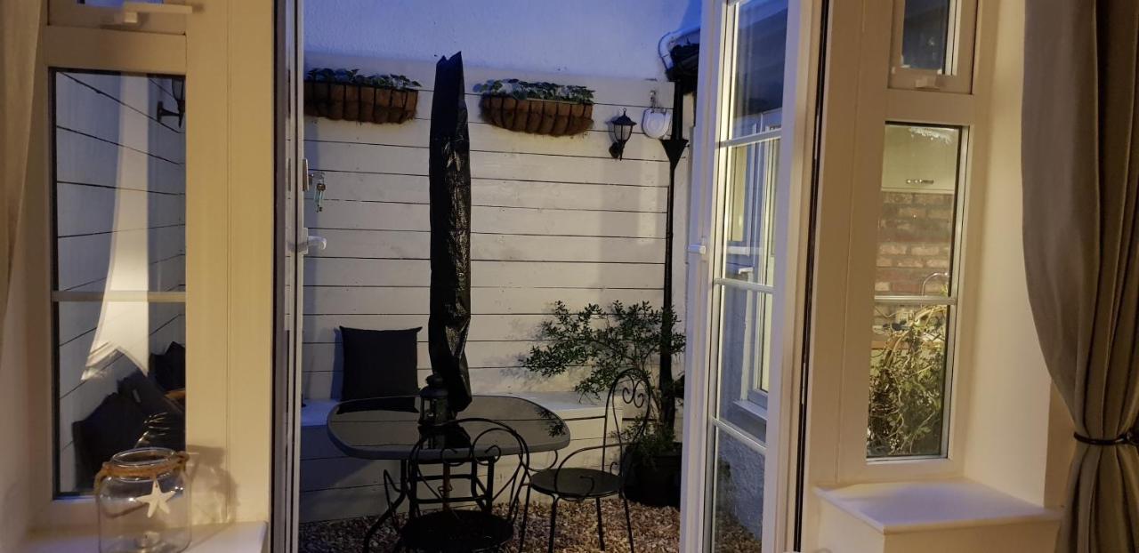 The Hideaway Villa Whitby Esterno foto