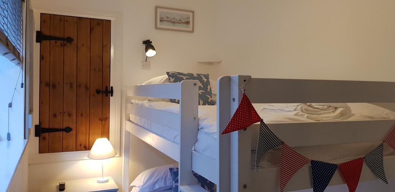The Hideaway Villa Whitby Esterno foto