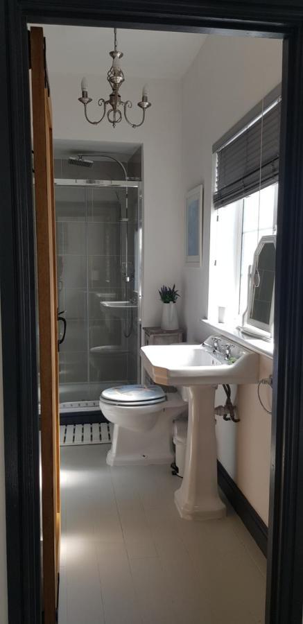The Hideaway Villa Whitby Esterno foto