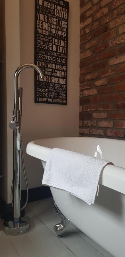 The Hideaway Villa Whitby Esterno foto