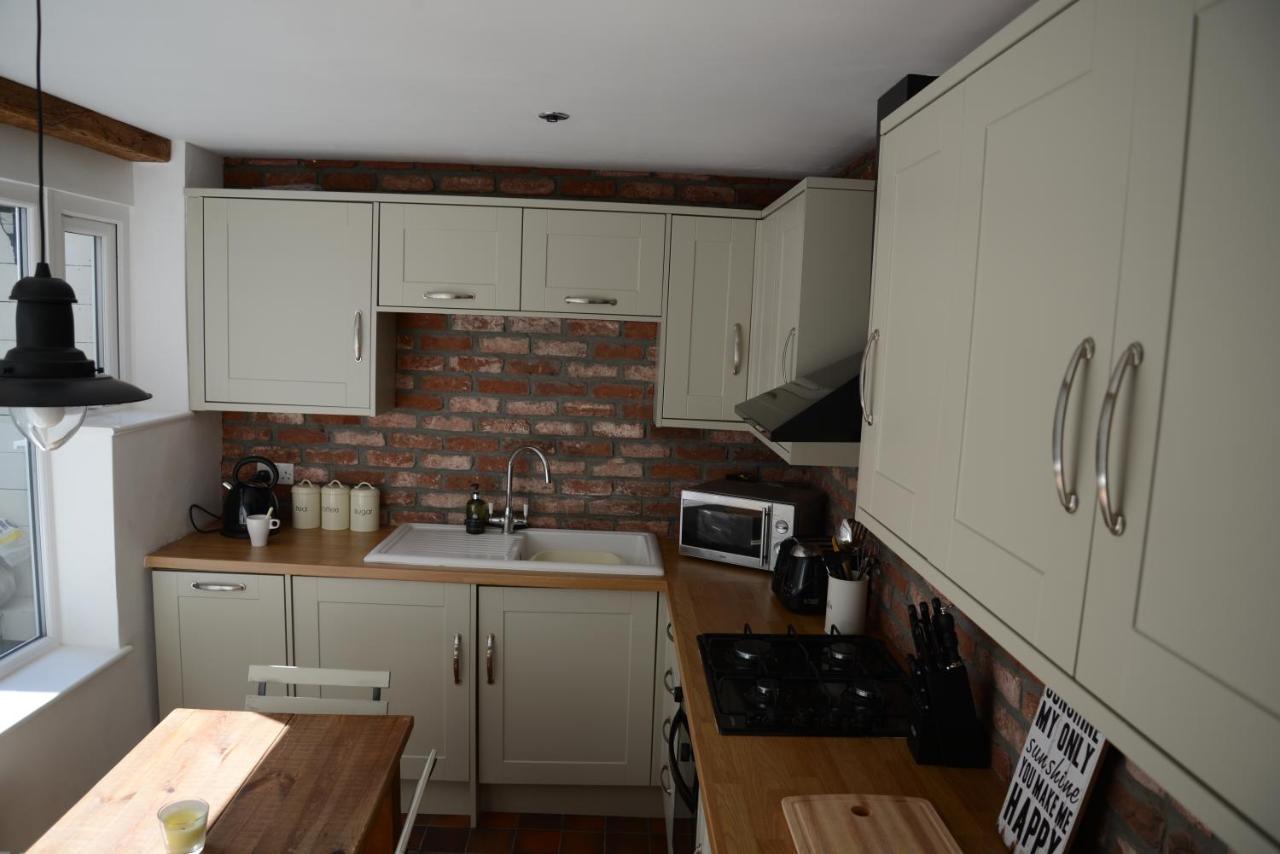 The Hideaway Villa Whitby Esterno foto